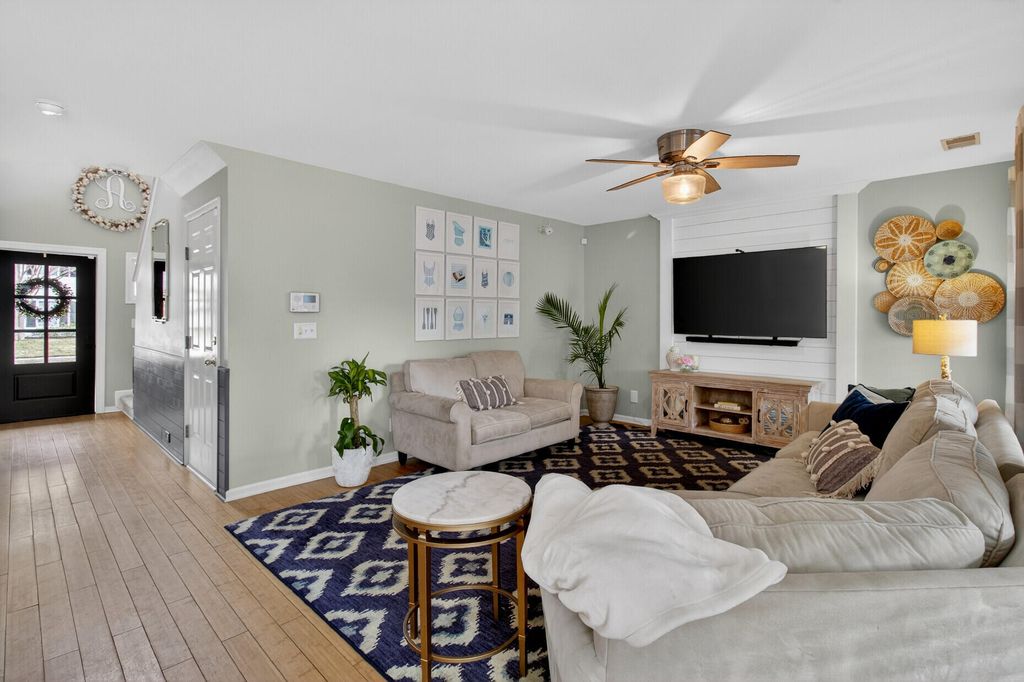 Image 12 of property listing at 1425 Water Edge Drive, Charleston, SC 29492