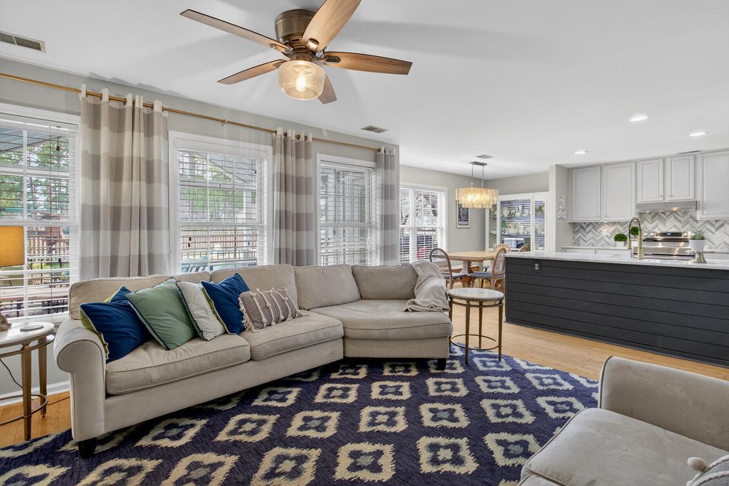 Image 13 of property listing at 1425 Water Edge Drive, Charleston, SC 29492