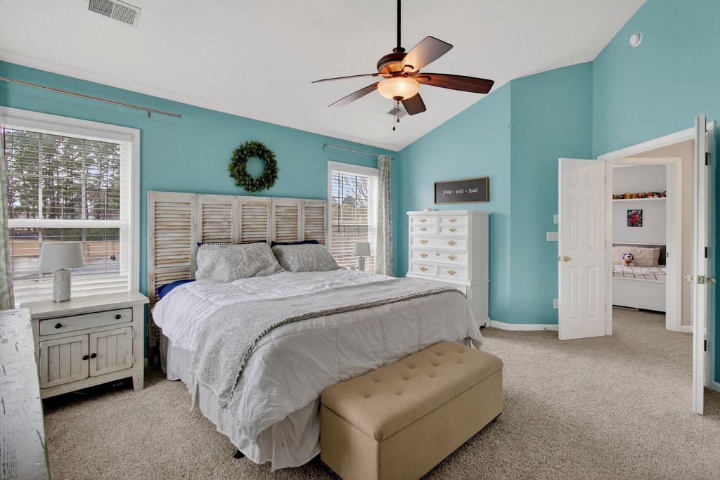 Image 19 of property listing at 1425 Water Edge Drive, Charleston, SC 29492