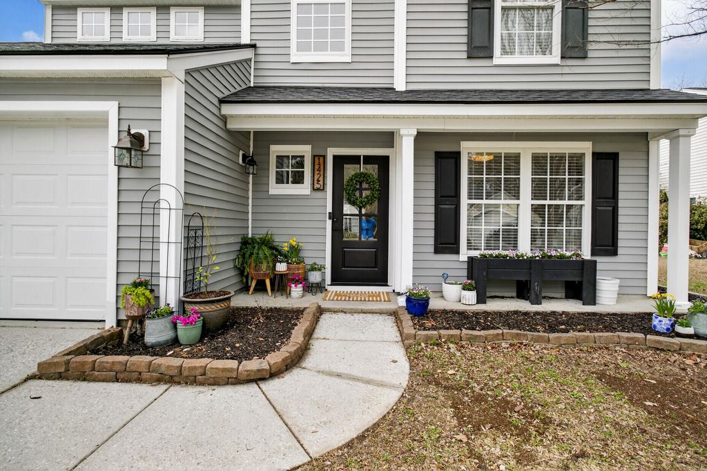 Image 2 of property listing at 1425 Water Edge Drive, Charleston, SC 29492