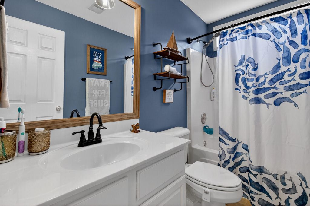 Image 25 of property listing at 1425 Water Edge Drive, Charleston, SC 29492