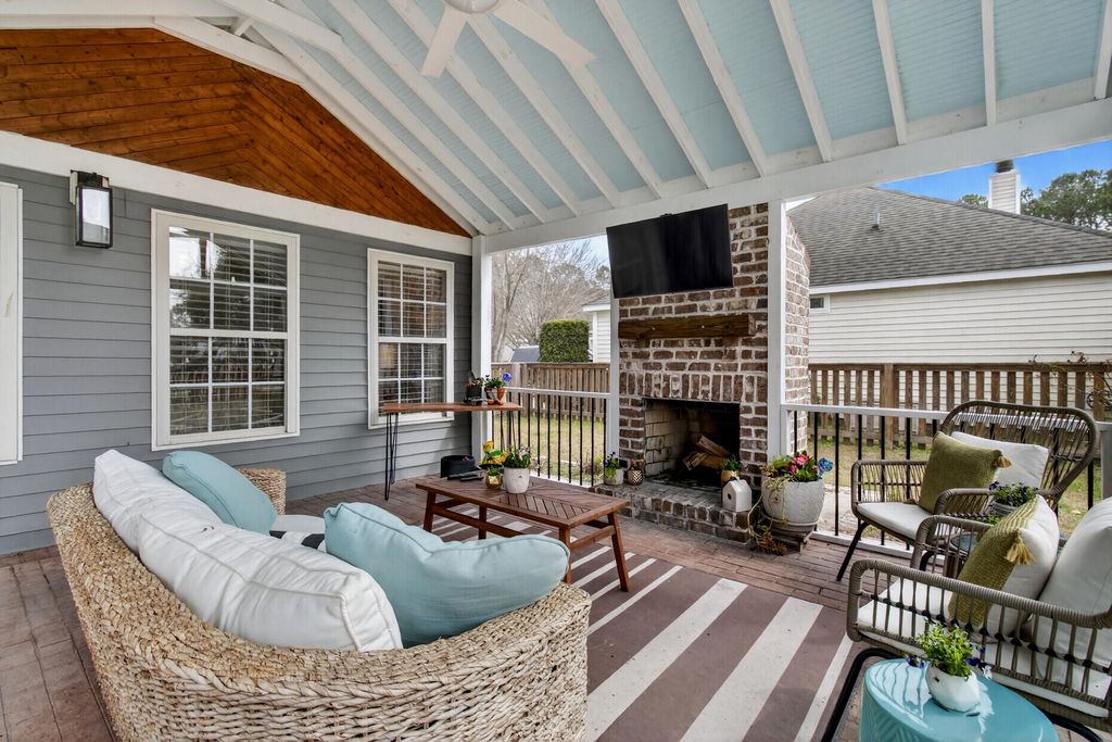 Image 29 of property listing at 1425 Water Edge Drive, Charleston, SC 29492