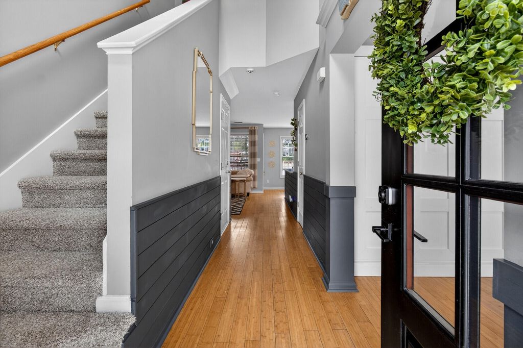 Image 3 of property listing at 1425 Water Edge Drive, Charleston, SC 29492