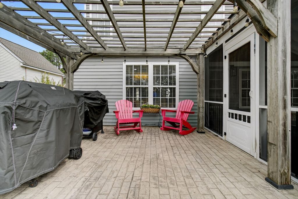 Image 30 of property listing at 1425 Water Edge Drive, Charleston, SC 29492