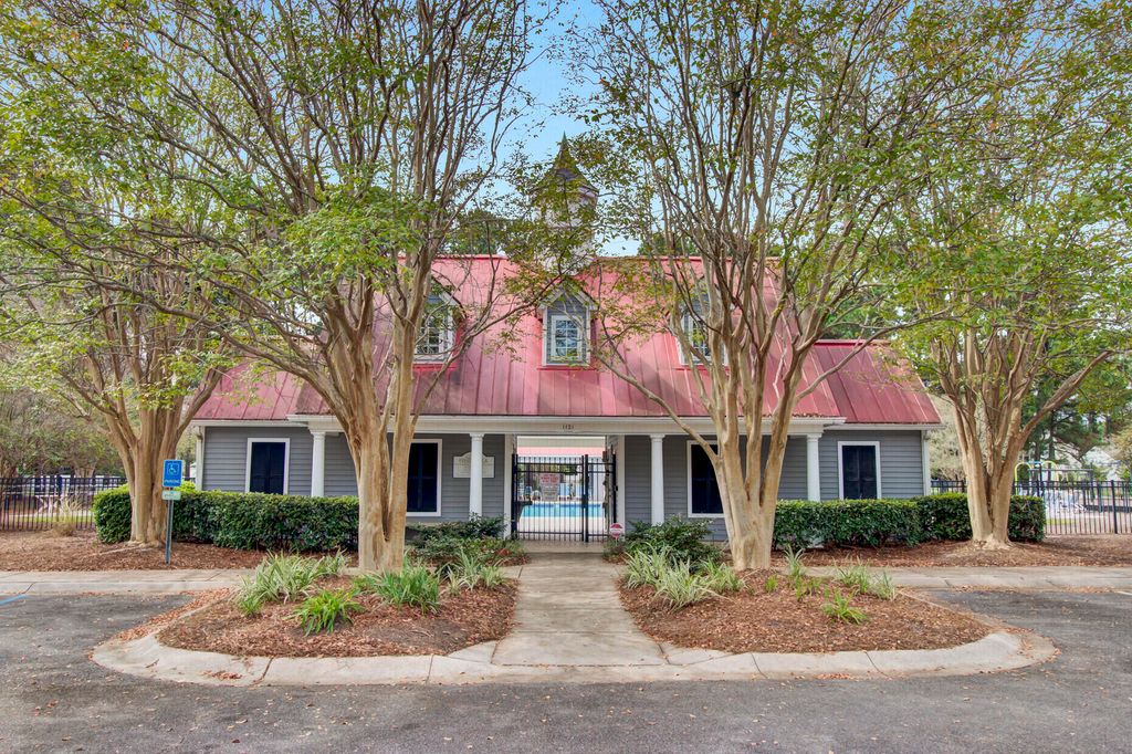 Image 42 of property listing at 1425 Water Edge Drive, Charleston, SC 29492