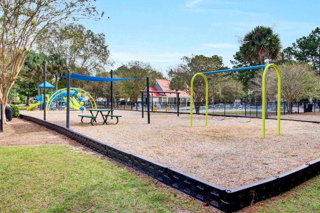 Image 46 of property listing at 1425 Water Edge Drive, Charleston, SC 29492