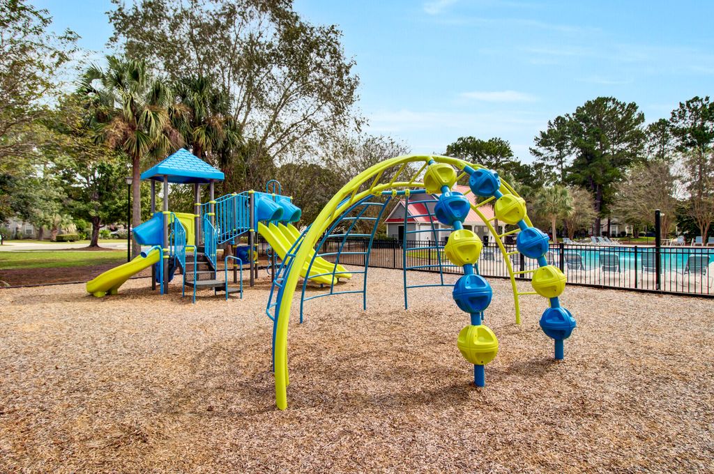 Image 47 of property listing at 1425 Water Edge Drive, Charleston, SC 29492