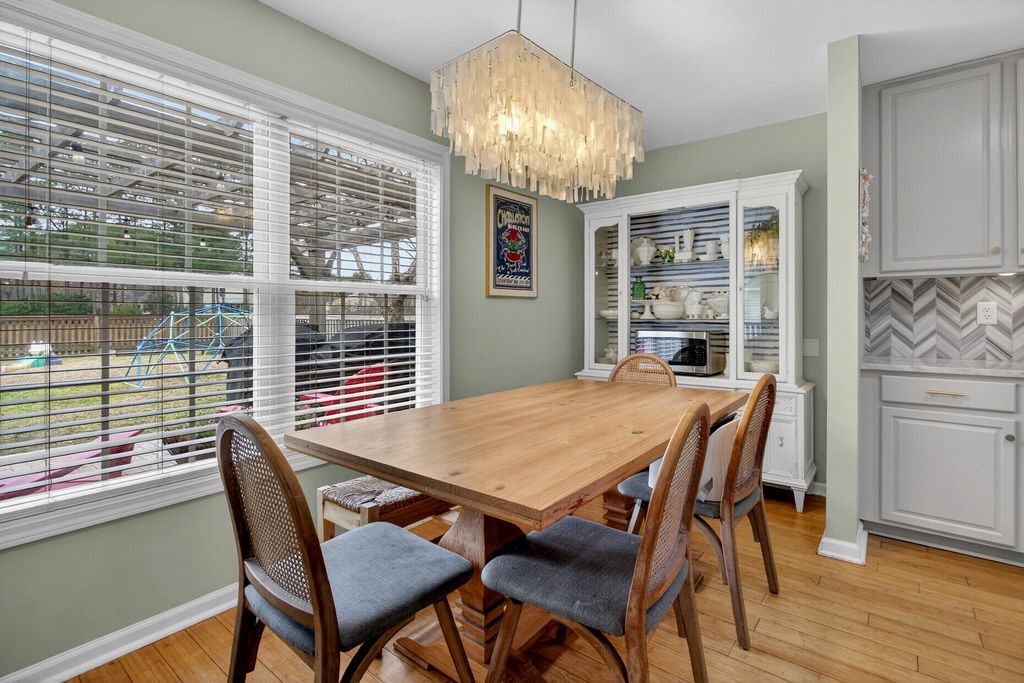 Image 9 of property listing at 1425 Water Edge Drive, Charleston, SC 29492