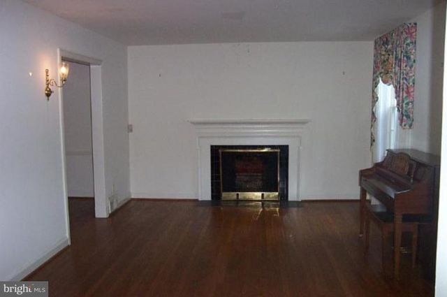 9405 LOCUST HILL RD, Bethesda, MD 20814