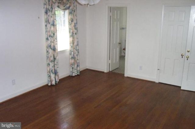 9405 LOCUST HILL RD, Bethesda, MD 20814