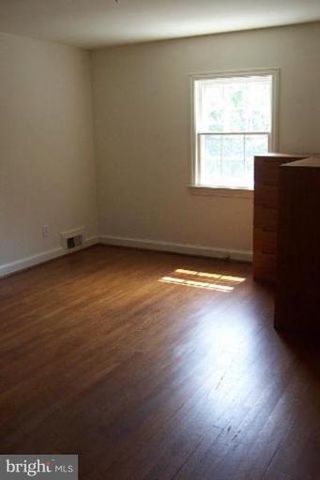 9405 LOCUST HILL RD, Bethesda, MD 20814