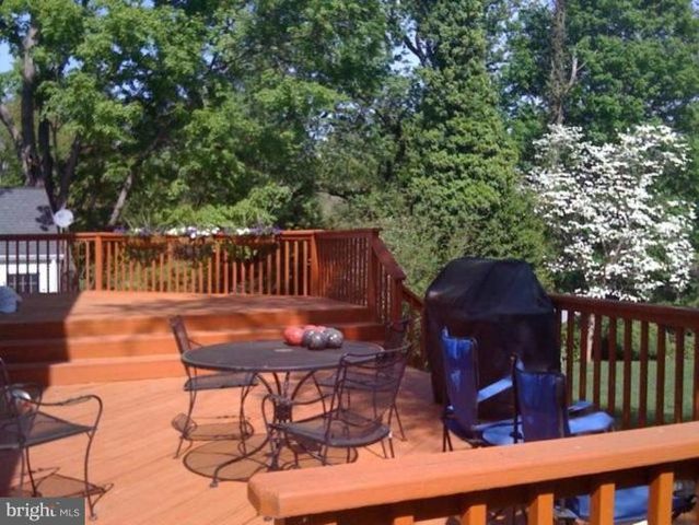 9405 LOCUST HILL RD, Bethesda, MD 20814