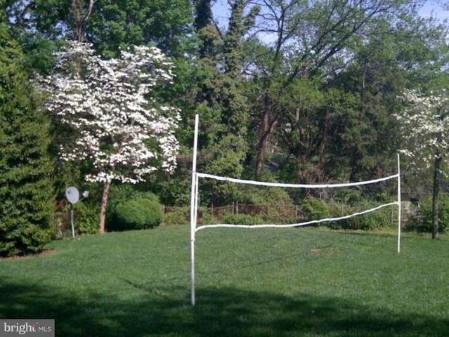 9405 LOCUST HILL RD, Bethesda, MD 20814