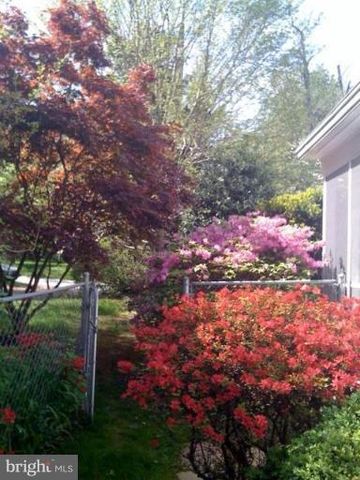 9405 LOCUST HILL RD, Bethesda, MD 20814