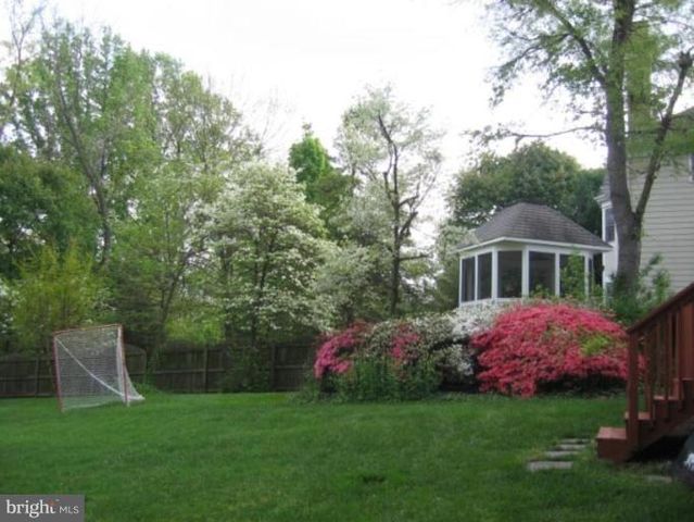 9405 LOCUST HILL RD, Bethesda, MD 20814