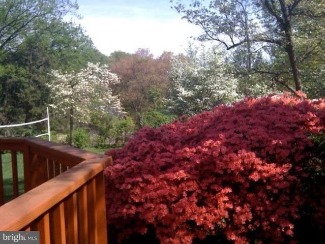 9405 LOCUST HILL RD, Bethesda, MD 20814
