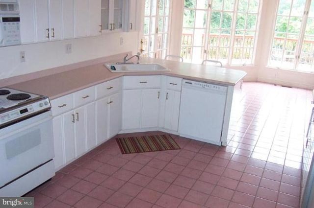 9405 LOCUST HILL RD, Bethesda, MD 20814