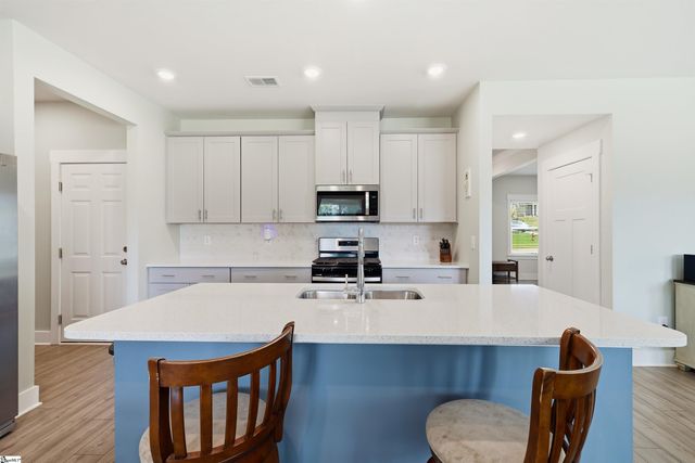 988 Burghley Circle, Greer, SC 29651