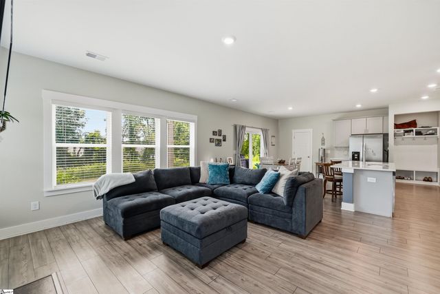 988 Burghley Circle, Greer, SC 29651