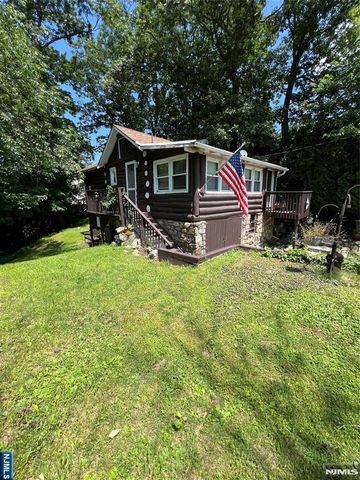 20 Wildwood Street, West Milford, NJ 07480