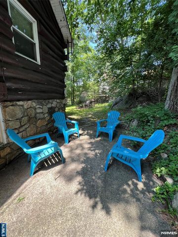 20 Wildwood Street, West Milford, NJ 07480