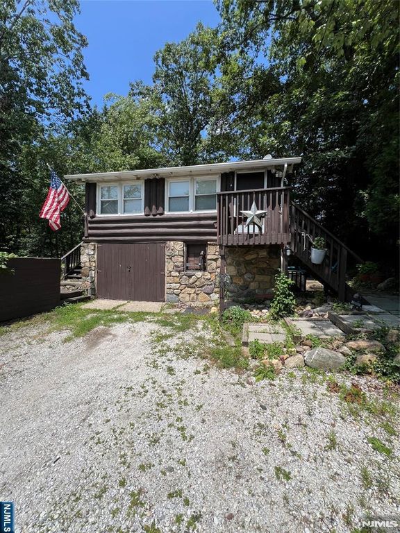 20 Wildwood Street, West Milford, NJ 07480