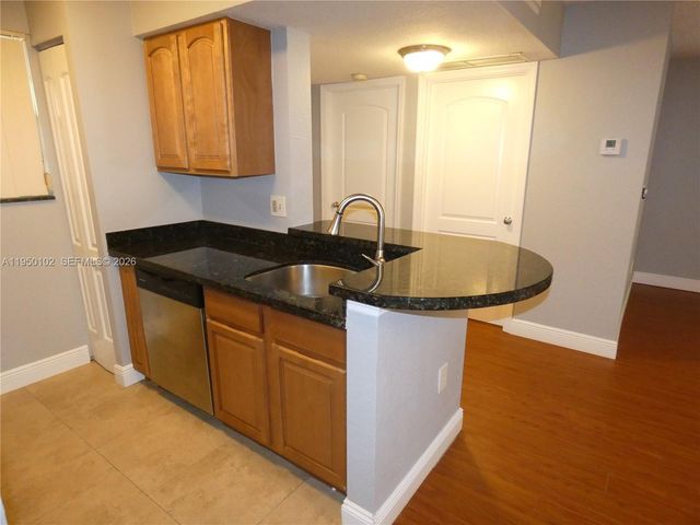 2810 N Oakland Forest Dr 204, Oakland Park, FL 33309