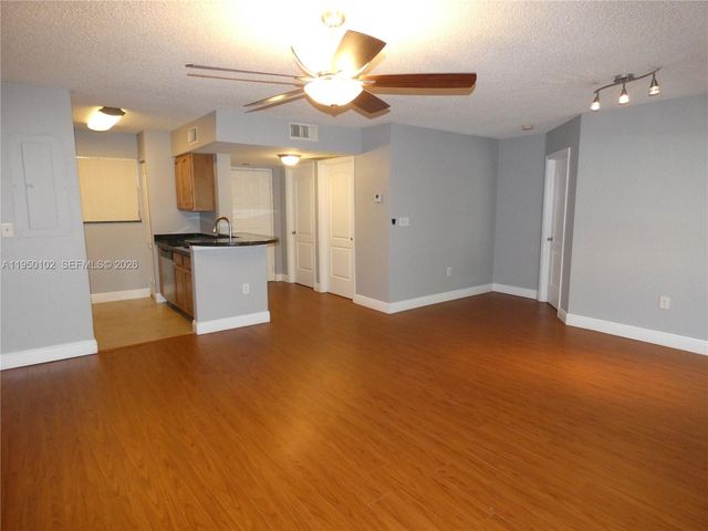 2810 N Oakland Forest Dr 204, Oakland Park, FL 33309