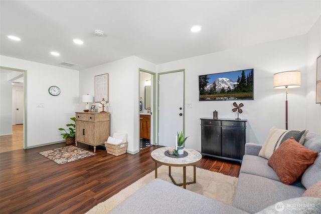 4303 225th Street SW, Mountlake Terrace, WA 98043