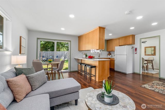 4303 225th Street SW, Mountlake Terrace, WA 98043