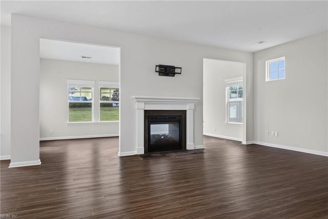 136 Meridian Pl, Suffolk, VA 23435