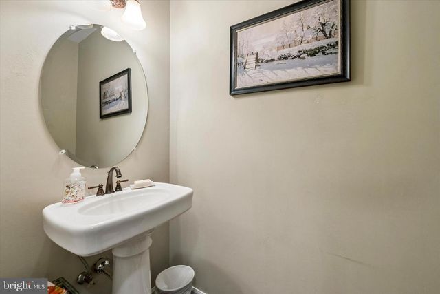 3 WHARTON DR, Glen Mills, PA 19342