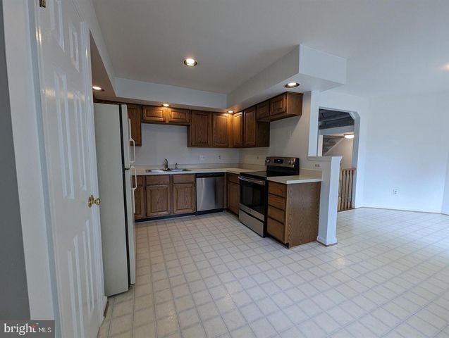 9003 MARIE CT, Lorton, VA 22079