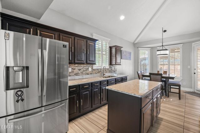 502 ESTANCIA CLARA Lane, Socorro, TX 79927