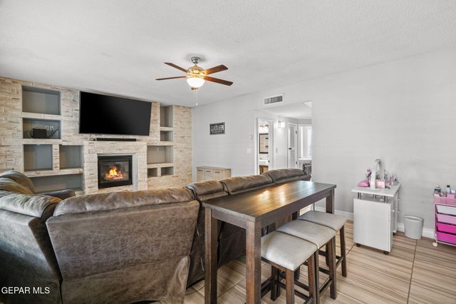 502 ESTANCIA CLARA Lane, Socorro, TX 79927