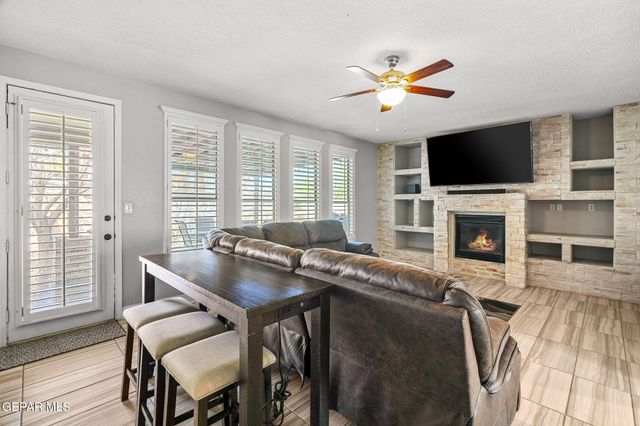 502 ESTANCIA CLARA Lane, Socorro, TX 79927