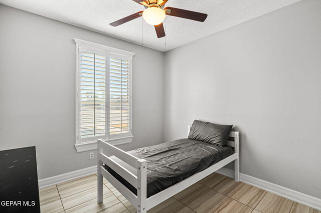 502 ESTANCIA CLARA Lane, Socorro, TX 79927