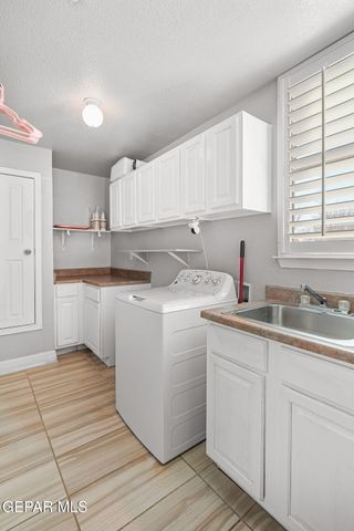 502 ESTANCIA CLARA Lane, Socorro, TX 79927