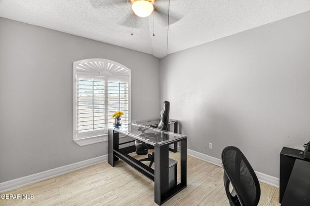 502 ESTANCIA CLARA Lane, Socorro, TX 79927