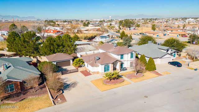 502 ESTANCIA CLARA Lane, Socorro, TX 79927