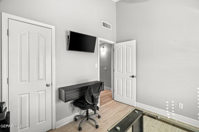 502 ESTANCIA CLARA Lane, Socorro, TX 79927