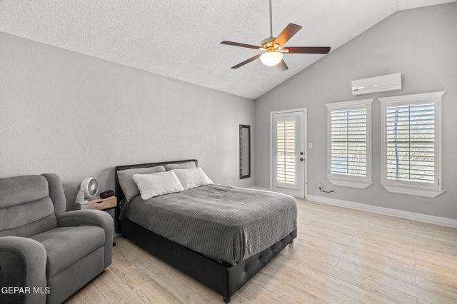 502 ESTANCIA CLARA Lane, Socorro, TX 79927