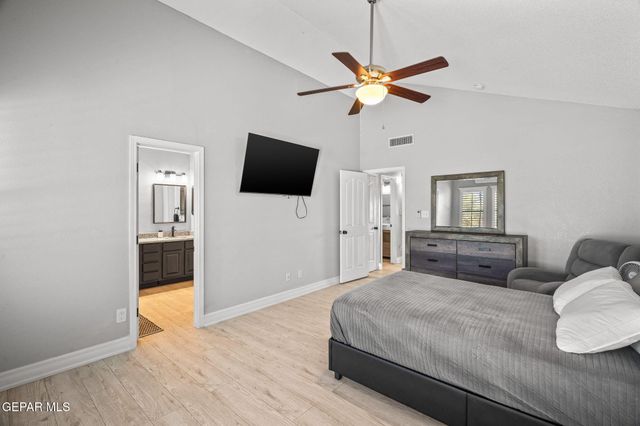 502 ESTANCIA CLARA Lane, Socorro, TX 79927