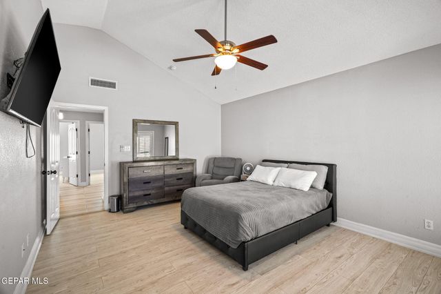 502 ESTANCIA CLARA Lane, Socorro, TX 79927