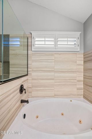 502 ESTANCIA CLARA Lane, Socorro, TX 79927