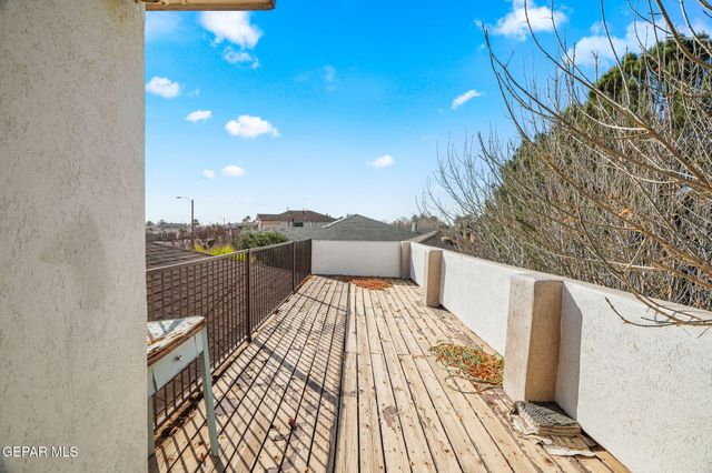 502 ESTANCIA CLARA Lane, Socorro, TX 79927