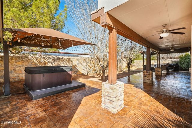 502 ESTANCIA CLARA Lane, Socorro, TX 79927