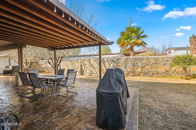 502 ESTANCIA CLARA Lane, Socorro, TX 79927