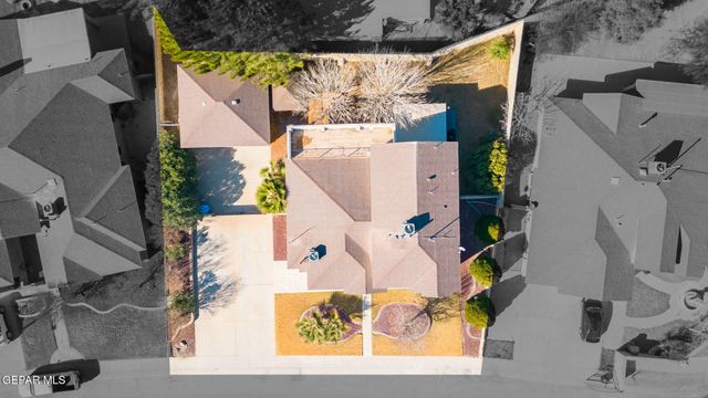 502 ESTANCIA CLARA Lane, Socorro, TX 79927