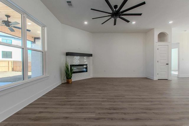 2243 E Maryland Ave, Sherwood, AR 72120